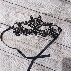 New black lace self tie masquerade mask